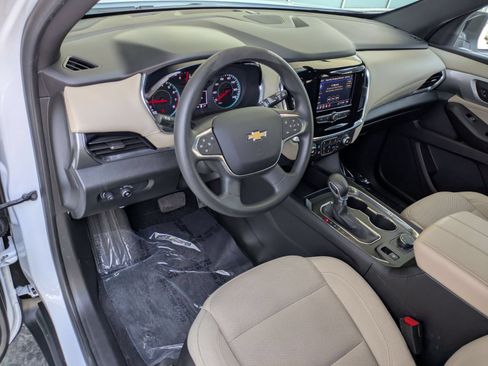 Used 2023 Chevrolet Traverse LS FWD image 12