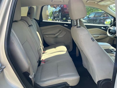 Used 2017 Ford Escape SE FWD image 14