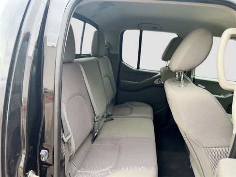 Used 2019 Nissan Frontier SV image 24