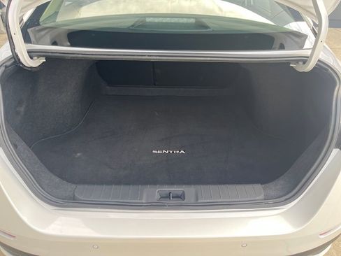 Used 2025 Nissan Sentra SR FWD image 27