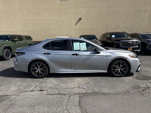 Used 2021 Toyota Camry SE image 2