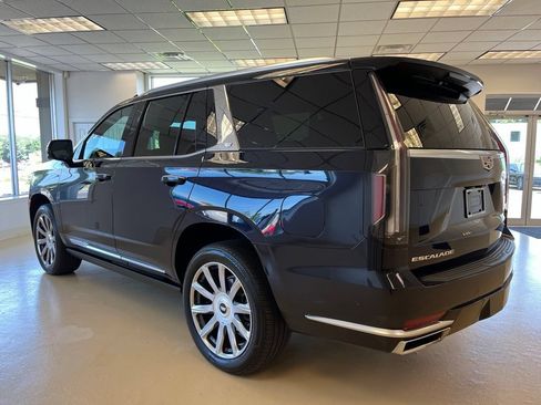 Certified 2023 Cadillac Escalade Premium Luxury Platinum AWD/4WD image 3