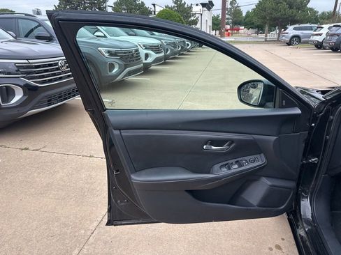 Used 2024 Nissan Sentra SV FWD image 9