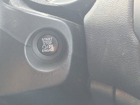 Used 2015 Jeep Renegade Latitude w/ Popular Equipment Group image 39