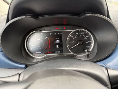 Used 2025 Nissan Versa SV FWD image 38