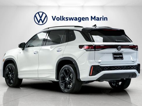 New 2026 Volkswagen Tiguan SE R-Line image 3