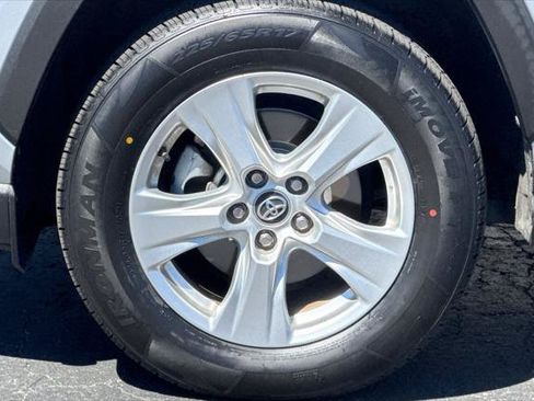 Certified 2021 Toyota RAV4 XLE AWD/4WD image 31