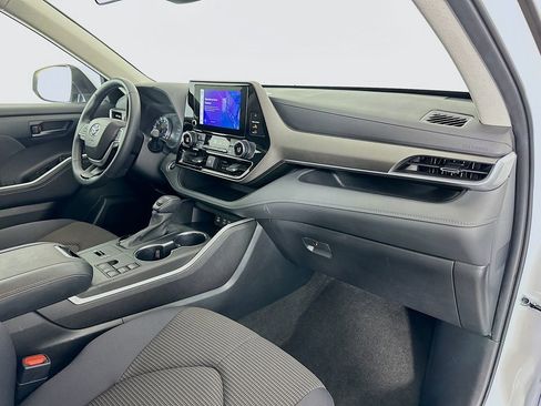 Certified 2024 Toyota Highlander LE image 29