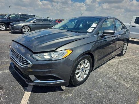 Used 2018 Ford Fusion S image 4