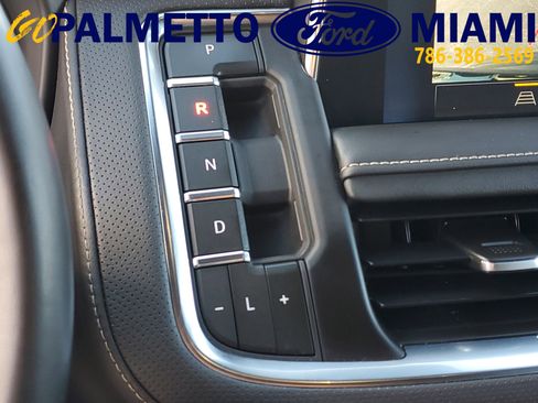 Used 2023 Chevrolet Suburban Premier image 27