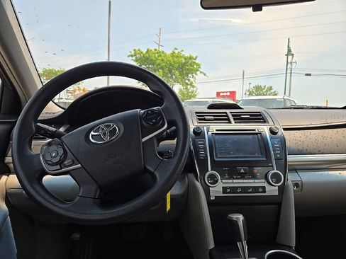 Used 2013 Toyota Camry LE FWD image 36