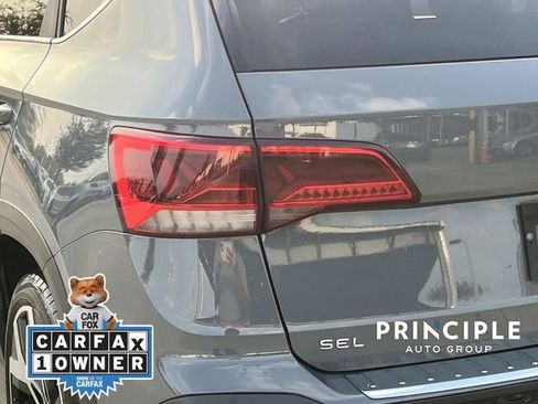 Used 2022 Volkswagen Taos SEL w/ Panoramic Sunroof Package image 6