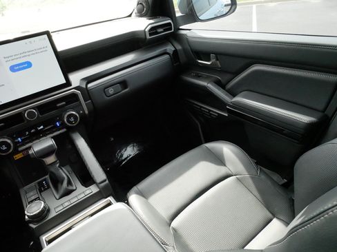 Certified 2025 Toyota 4Runner Limited AWD/4WD image 11