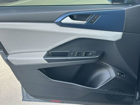 Used 2022 Volkswagen Taos SE image 19