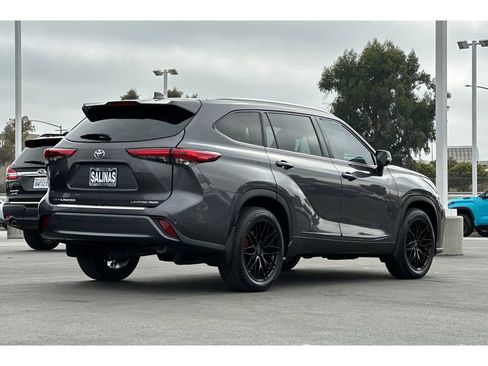Used 2021 Toyota Highlander Limited AWD/4WD image 4