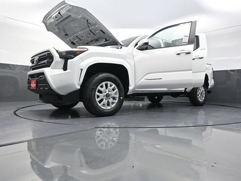 Used 2026 Toyota Tacoma SR5 AWD/4WD image 40