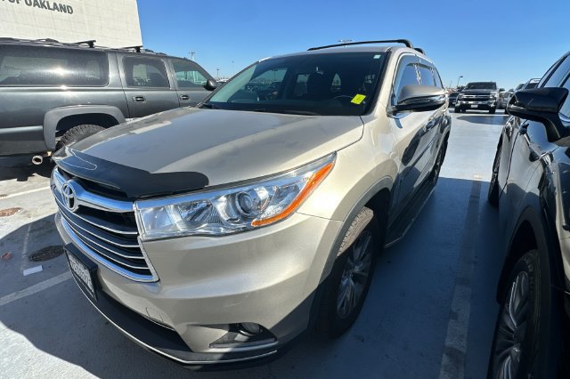 Used 2014 Toyota Highlander Plus FWD image 1
