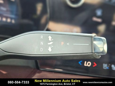 Used 2025 Chevrolet Traverse RS image 14