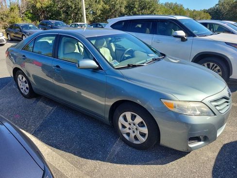 Used 2011 Toyota Camry LE image 3