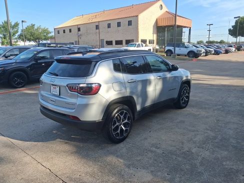 Used 2025 Jeep Compass Limited AWD/4WD image 7