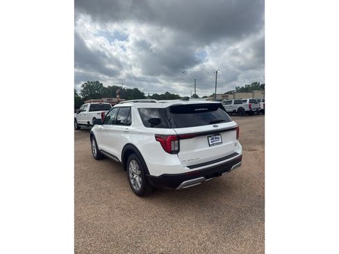 New 2026 Ford Explorer Platinum image 3