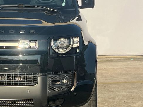 Used 2025 Land Rover Defender 110 V8 image 11