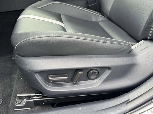 Used 2025 Toyota Camry SE image 19