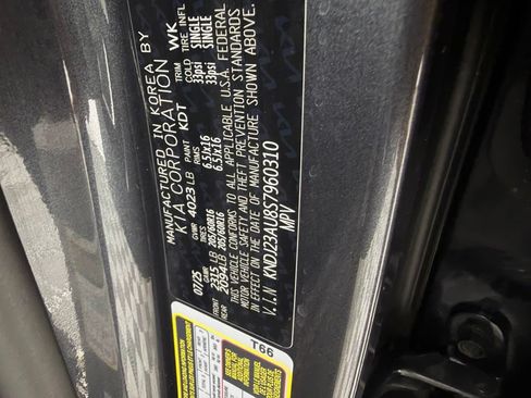 Used 2025 Kia Soul LX w/ LX Technology Package FWD image 25