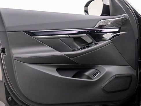 New 2026 BMW 530i xDrive w/ Executive Package image 13