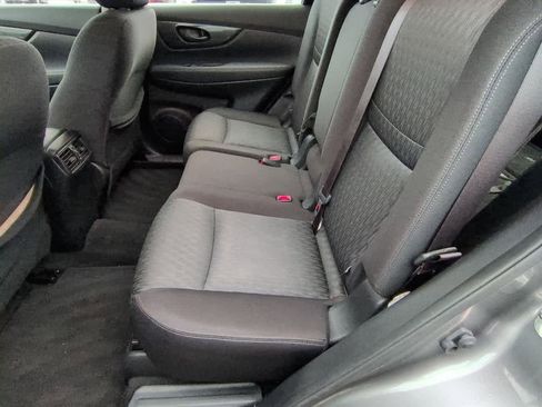 Used 2020 Nissan Rogue S image 18