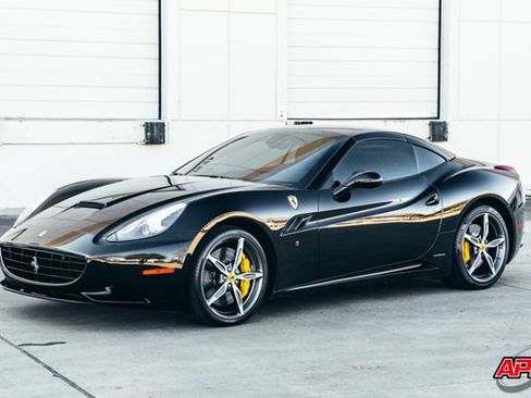Used 2014 Ferrari California RWD image 39