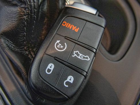 Used 2022 Dodge Challenger R/T w/ Driver Convenience Group image 32