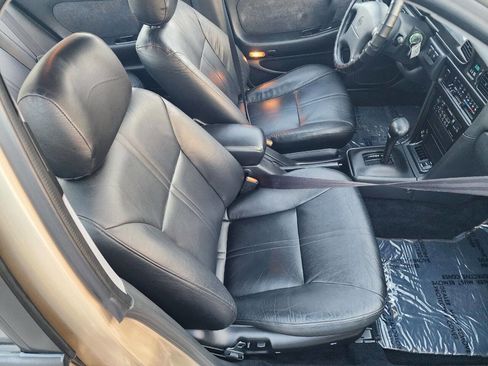 Used 1994 Nissan Maxima SE image 13