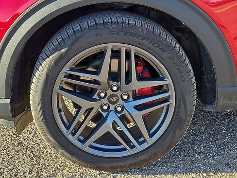 Used 2025 Ford Explorer ST image 11