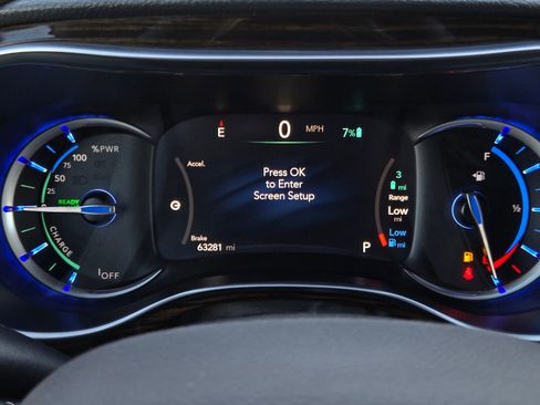 Used 2023 Chrysler Pacifica Limited image 24