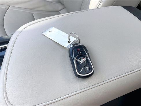 Used 2020 Buick Enclave Premium w/ Sun and Sites Package image 12