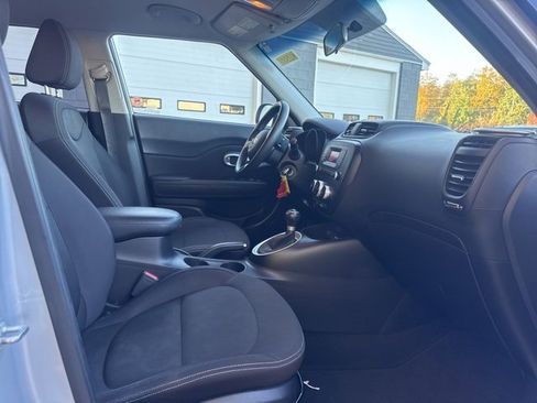 Used 2016 Kia Soul Base image 16