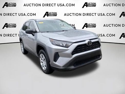Used 2021 Toyota RAV4 LE FWD image 5