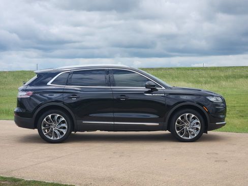 Used 2023 Lincoln Nautilus Reserve w/ Luxury Package AWD/4WD image 7