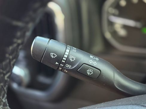 Used 2021 GMC Sierra 1500 SLT image 46