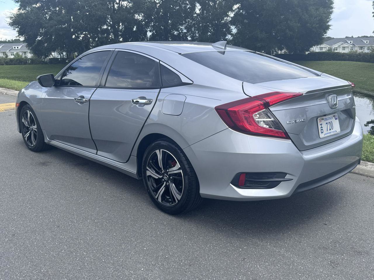 Used 2017 Honda Civic Touring image 10