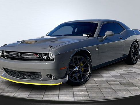Used 2016 Dodge Challenger R/T Scat Pack w/ Leather Interior Group image 13