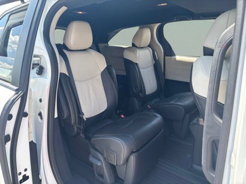Used 2026 Toyota Sienna Platinum AWD/4WD image 23