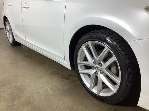 Used 2016 Lexus CT 200h w/ Navigation Package FWD image 6