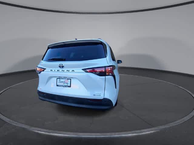 Used 2022 Toyota Sienna XLE FWD image 7