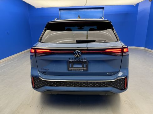 Certified 2025 Volkswagen Tiguan SE R-Line AWD/4WD image 6