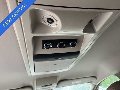 Used 2016 Chrysler Town & Country Touring w/ Driver Convenience Group FWD image 18