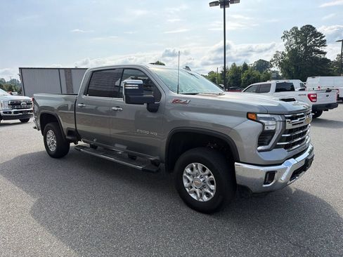 Used 2025 Chevrolet Silverado 2500 LTZ w/ LTZ Convenience Package AWD/4WD image 8