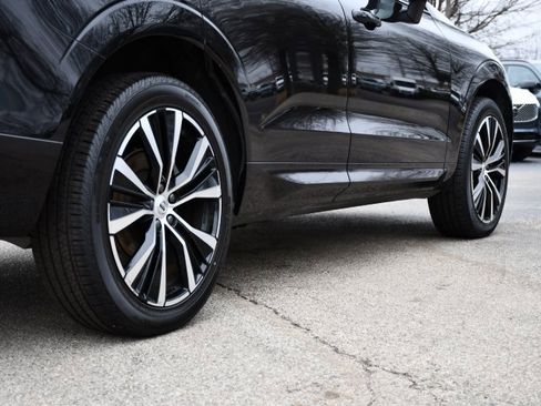 Certified 2025 Volvo XC60 B5 Plus image 9