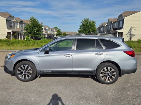 Used 2016 Subaru Outback 2.5i Limited AWD/4WD image 8
